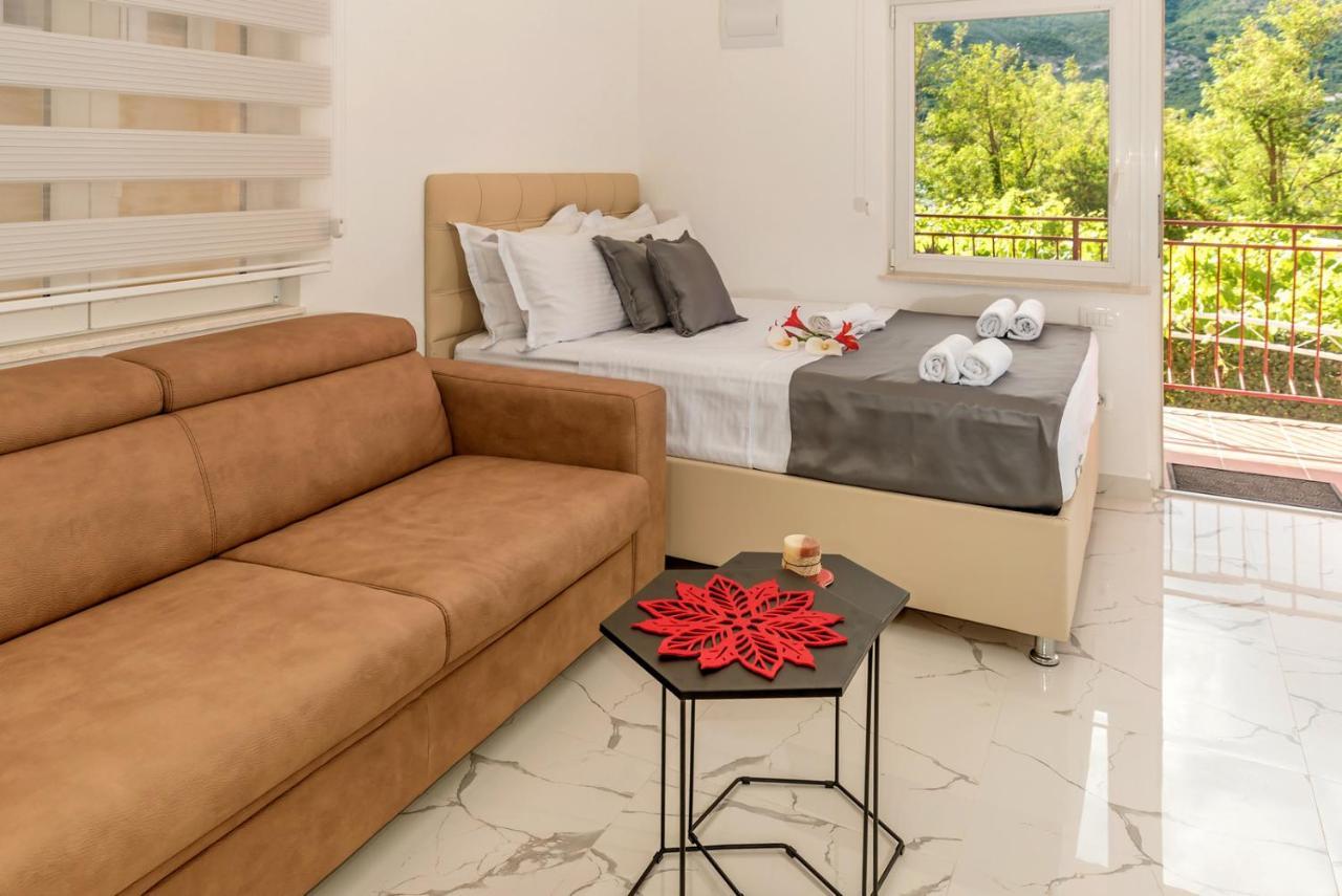 Apartments Vujicic Tivat Exterior photo